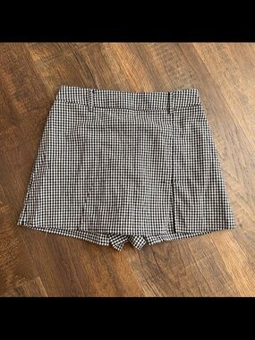 La Hearts Black and White Gingham Skort